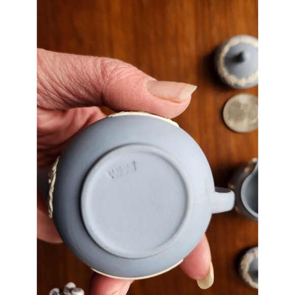 Wedgwood Miniature Tea Set 1:12 Scale Blue Jasperware Dollhouse No Box - Picture 5 of 12